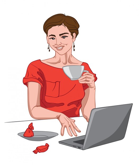 Радостная брюнетка женщина в красном платье смотрит в камеру с чашкой кофе в руке и работает. Красная конфета на столе