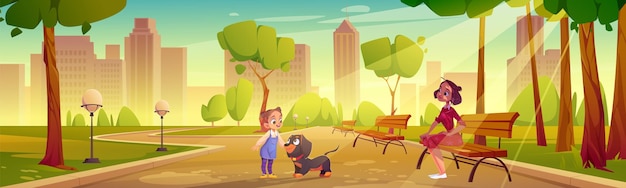 개와 어머니가 있는 아이가 여름 도시 공원에서 산책