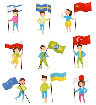 Дети держат национальные флаги разных стран, элементы ко дню независимости, день флага, иллюстрации на белом фоне
