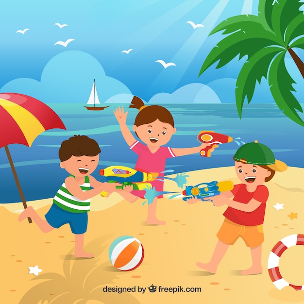 プラスチック製の水銃でビーチで遊ぶ子供たち
