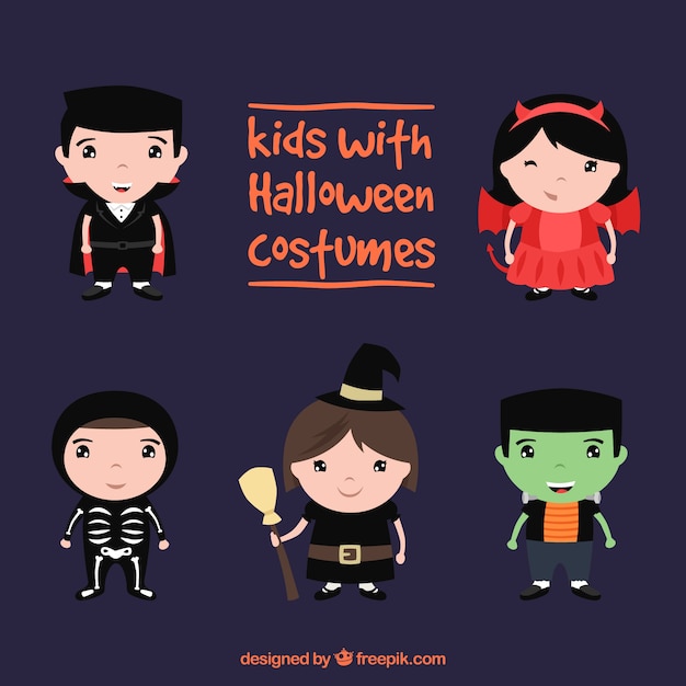 Дети с костюмами Хэллоуина