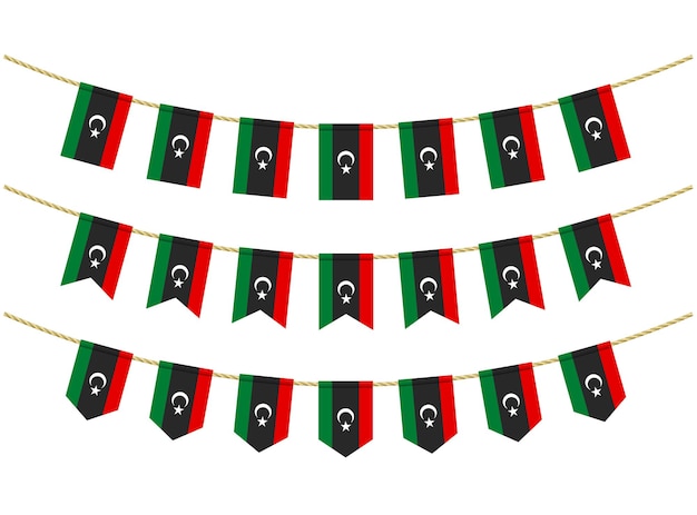 白い背景の上のロープのリビアの旗。愛国的なホオジロ旗のセット。リビアの国旗のバンティングデコレーション
