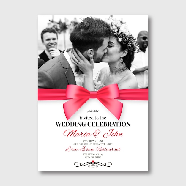 Free vector lovely wedding card template with photo