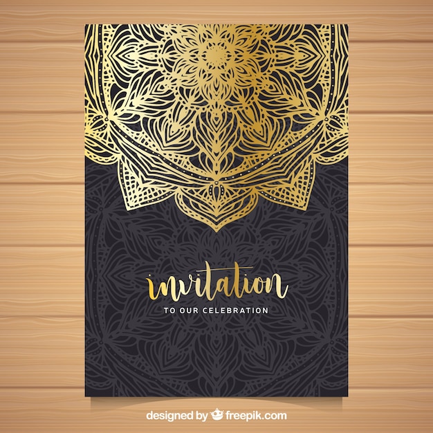 Free vector luxury wedding invitation in mandala style