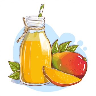 Манговый сок в стеклянной бутылке с соломой и плодами манго