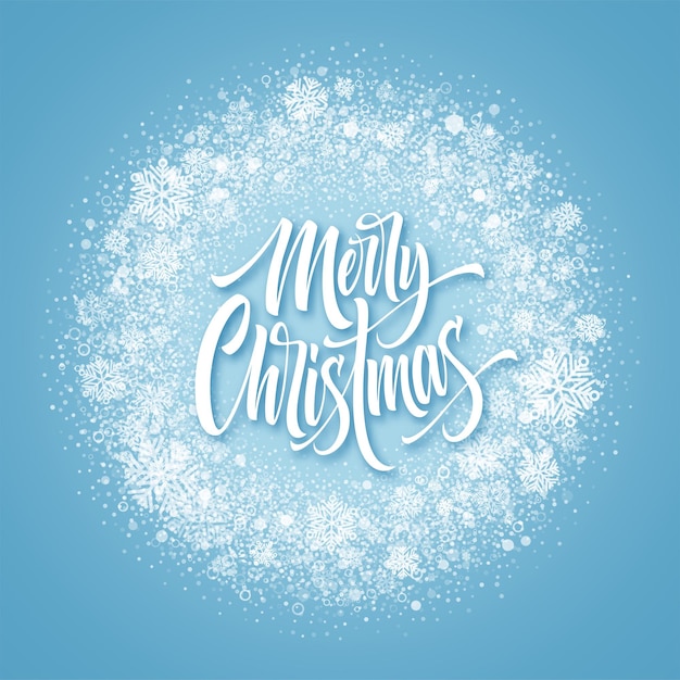 雪のフレームでメリークリスマスのレタリング。クリスマスの紙吹雪、霜のほこり、雪片の丸いフレーム。凍った背景に分離されたメリークリスマスの挨拶。はがきのデザイン。ベクトルイラスト