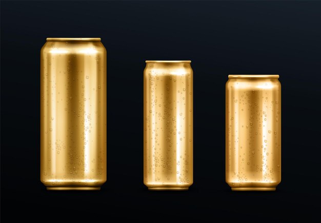 Металлические банки с каплями воды, емкость золотого цвета для газировки или энергетического напитка, лимонада или пива. Изолированный золотой пустой макет с холодной конденсацией для шаблона дизайна бренда реалистичный 3d векторный набор