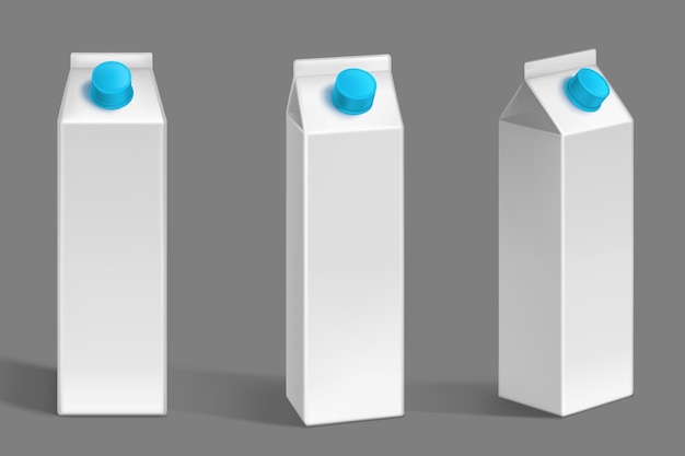 Бесплатное векторное изображение Макет упаковки молока или сока, белая картонная коробка, пустая бумажная бутылка с синей винтовой крышкой, передний угол и вид сбоку. контейнер для производства жидких пищевых напитков, изолированный реалистичный трехмерный векторный макет