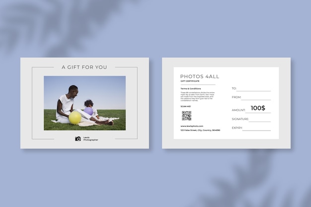 Free vector minimalist photographer gift certificate template