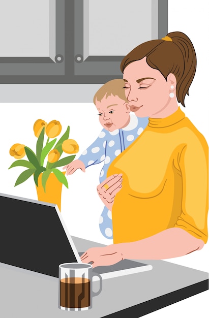 Мать с ребенком в руках работает на ноутбуке