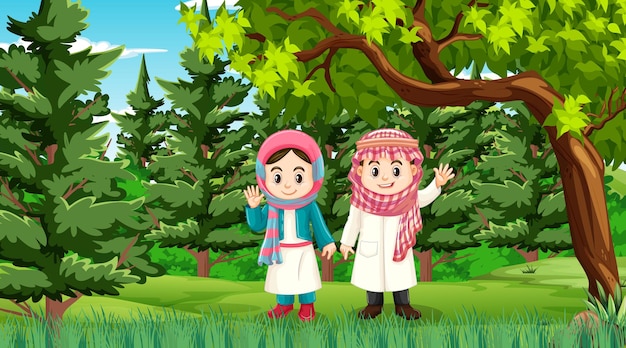 イスラム教徒の子供たちは森のシーンで伝統的な服を着ています