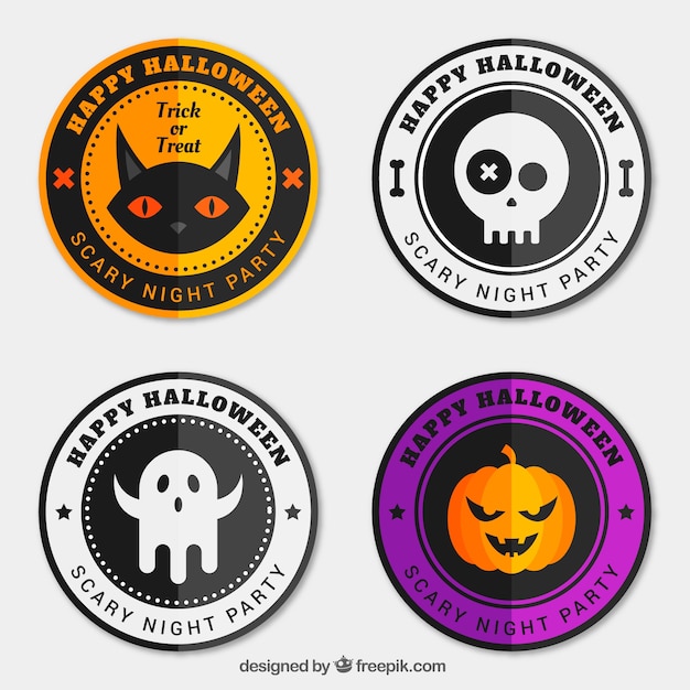 Vettore gratuito pacchetto di quattro badge di halloween in design piatto