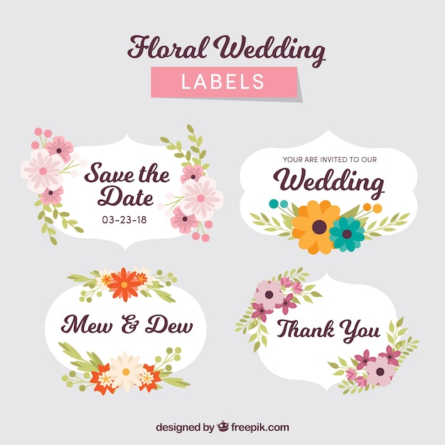 Vettore gratuito confezione di badge matrimonio con fiori