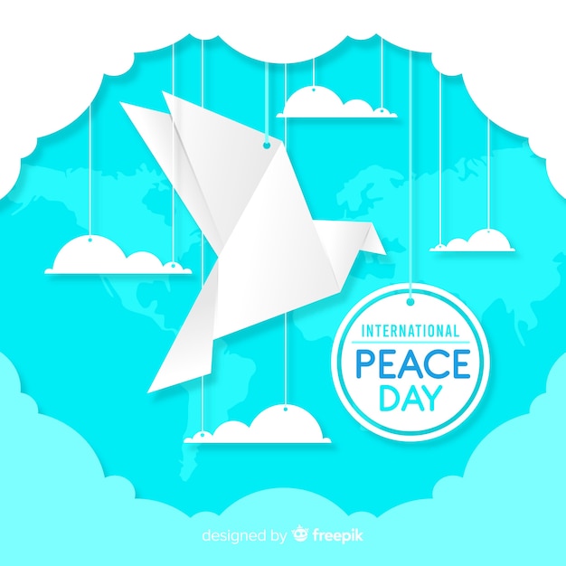 無料ベクター 折り紙の鳩と平和の日の概念