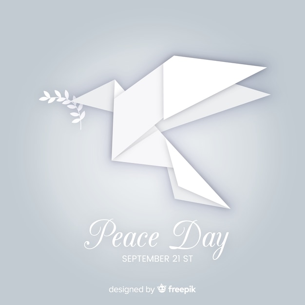 Free vector peace day concept with origami dover