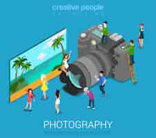 Free vector people on big photo camera with vector illustration. photography session isometric concept.