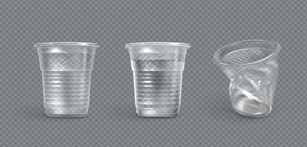 Пластиковые стаканчики, мятые и полные одноразовые кружки воды, изолированные на прозрачном фоне. Мять мусор, использованный пустой контейнер для напитков, концепция загрязнения, реалистичные 3d векторные иллюстрации