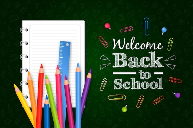 無料ベクター 鉛筆とノートと現実的な学校の背景に戻る