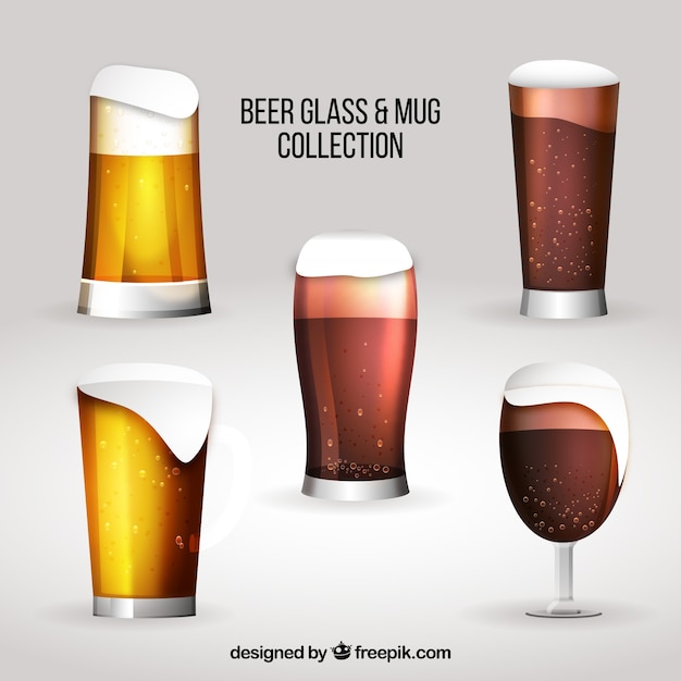 Vettore gratuito bicchiere da birra realistico e collezione di tazze