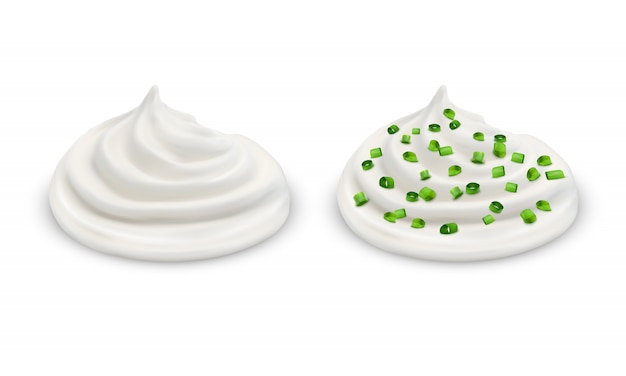 Set realistico di due manciate di panna acida bianca, yogurt, salsa tartara, formaggio morbido