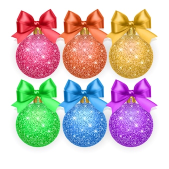 カラフルなクリスマスボールのセットは、透明に分離されたリアルな弓でテクスチャをきらびやか