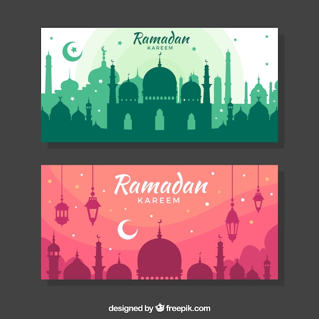 Set di bandiere del ramadan con sagome di moschee in stile piano