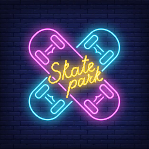 교차 스케이트 보드에 스케이트 공원 네온 텍스트입니다. 네온 사인, 야간 밝은 광고
