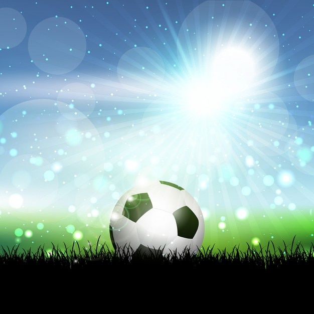 青い晴れた空を背景に芝生に囲まれたサッカーボール