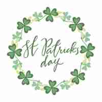 Free vector st.patrick 's day lettering in a clover wreath