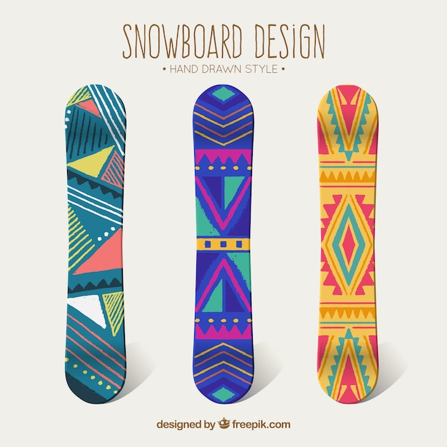 Vettore gratuito tre snowboard con disegni etnici