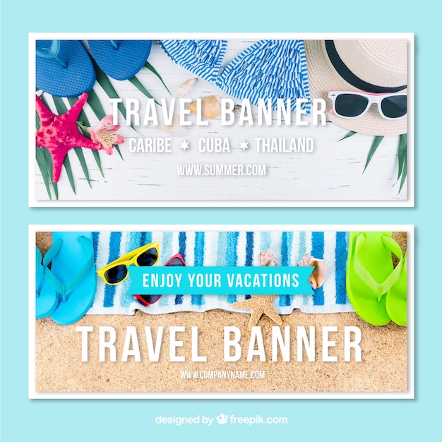 Vettore gratuito bandiere di viaggio con elementi di spiaggia
