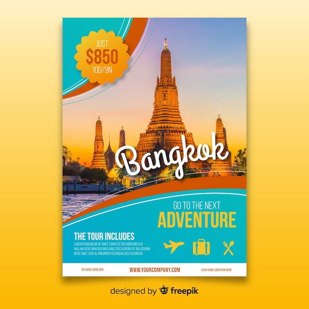 Free vector travel flyer template with photo