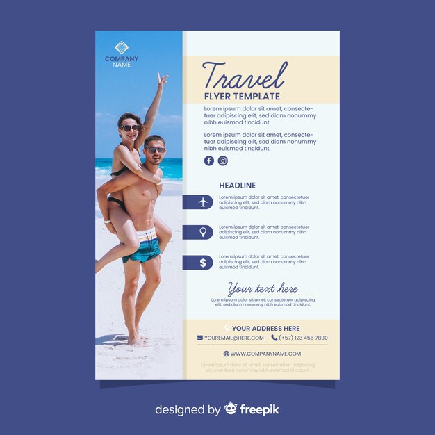 Free vector travel poster with couple on beach