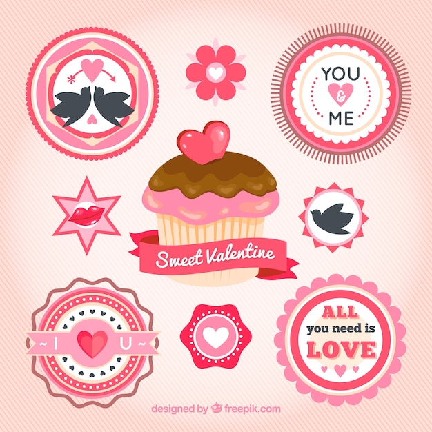 Vettore gratuito cupcake e le etichette di san valentino