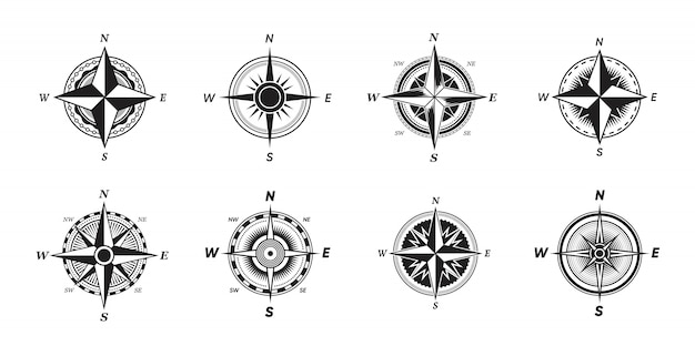 Набор различных старинных морских компасов