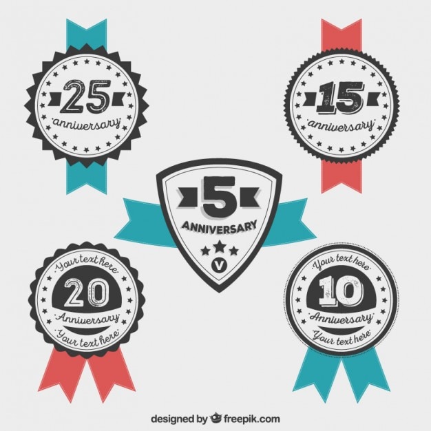 Free vector vintage anniversary badges pack