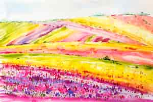 Vettore gratuito paesaggio primaverile dell'acquerello con campi di fiori colorati