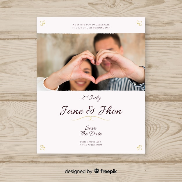 Free vector wedding invitation template with photo