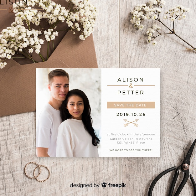 Free vector wedding invitation template with photo