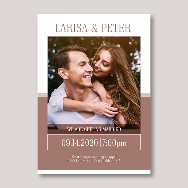 Free vector wedding invitation template with picture