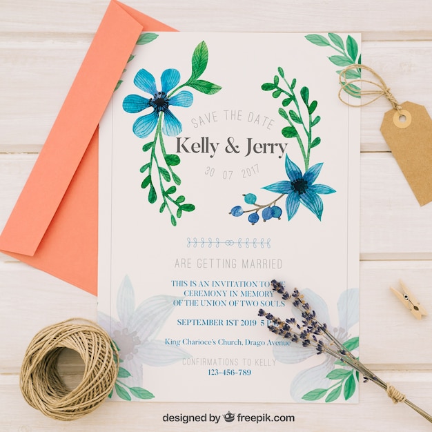 Free vector wedding invitation with blue watercolor flowers