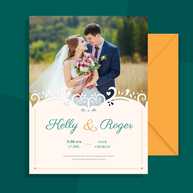 Free vector wedding invitation with photo of married couple template