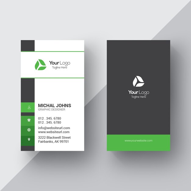 Белая визитная карточка с черными и зелеными деталями