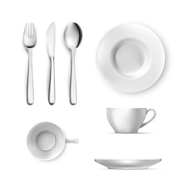 흰색 접시 포크 나이프 스푼 컵 테이블 칼 붙이 세트 플랫 레이 및 측면 보기 저녁 식사 아침 식사 또는 점심 식사를 위한 빈 접시 흰색 배경에 고립 된 깨끗한 식사 기구
