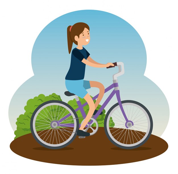 Женщина езда на велосипеде, чтобы делать упражнения