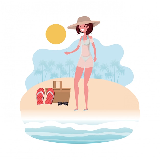 Женщина на берегу пляжа с корзиной для пикника