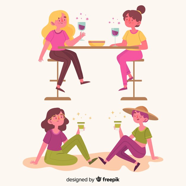 Молодые женщины проводят время вместе с напитками