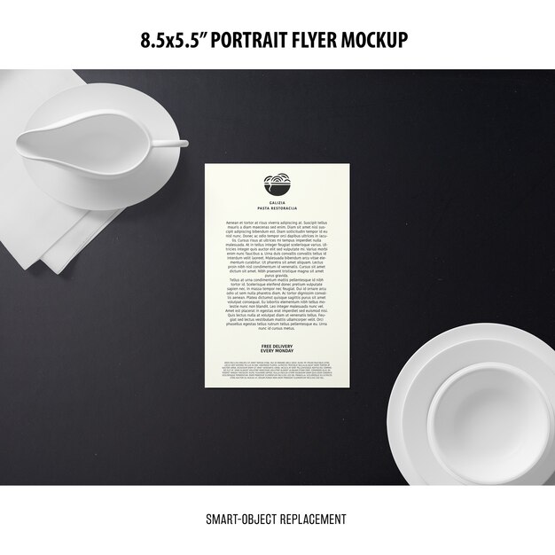 5,5x8,5 '' Portrait Flyer Mockup