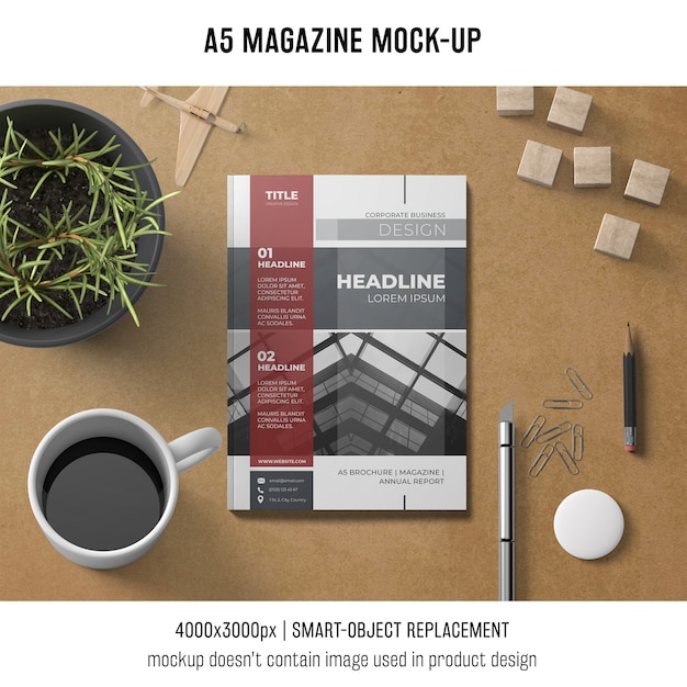 A5-magazin-modell mit kaffee und pflanze