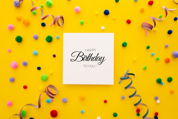 Editable Hintergrundkonfettis und -ballone des Geburtstages auf Gelb